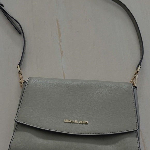 Michael Kors Handbags - Michael Kors Ellis Medium Flap Messenger Bag